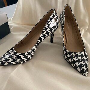 ALFANI Size 6 Jeules Black and White Heels